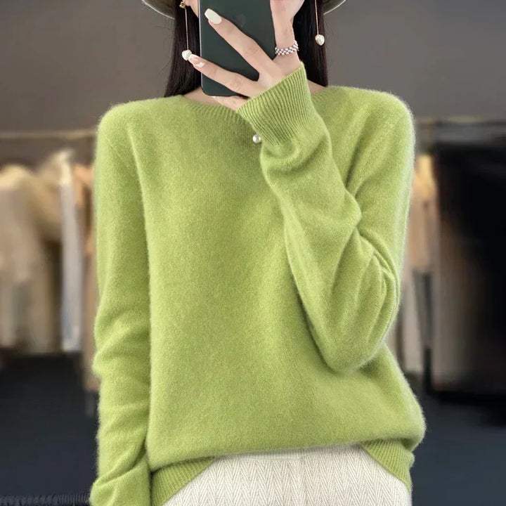 Suéter delgado de mujer, cuello redondo y manga larga. Ideal para otoño e invierno, estilo versátil y cálido.