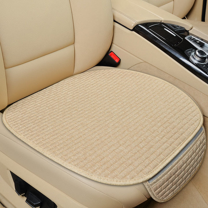 Detalle de funda de asiento antideslizante universal, mejora estética interior del coche.