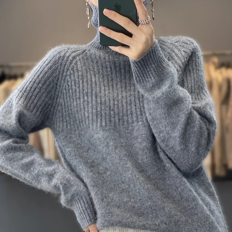 Suéter de cuello alto para mujer, color neutro, cálido y elegante para la temporada de frío.