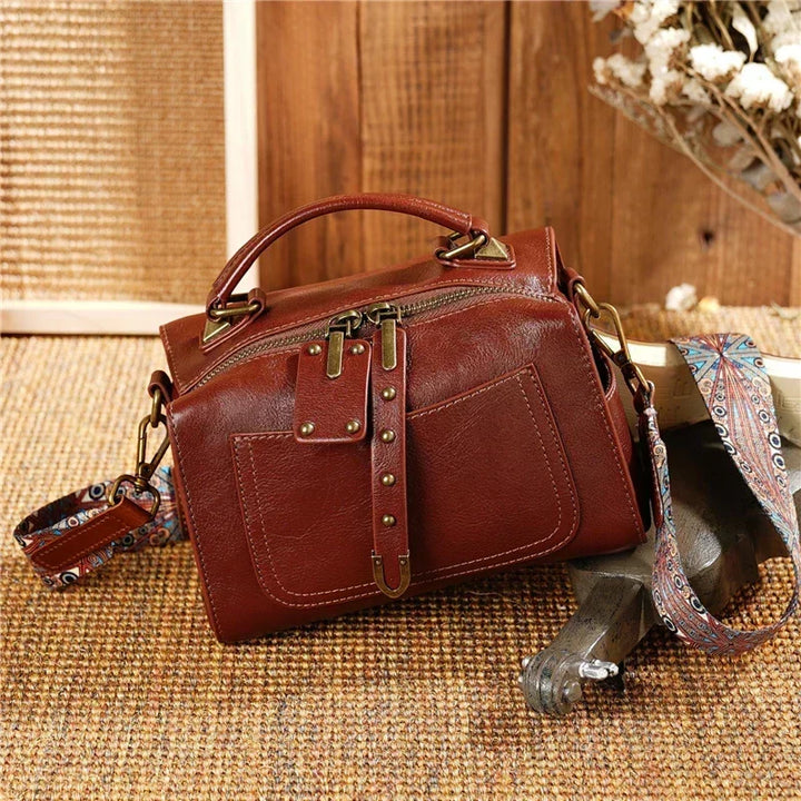Elegante bolso de hombro para mujer en cuero genuino, estilo Boston. Con correa ajustable y desmontable, accesorio clave.