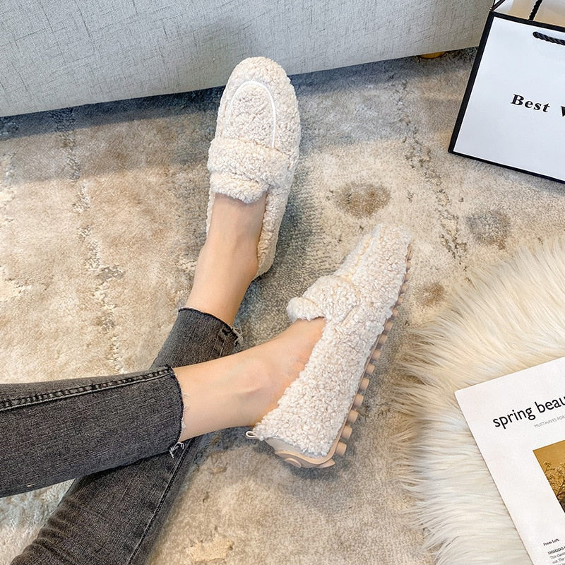 Pantuflas de casa suaves y cálidas para mujer, ideales para invierno y descanso en el hogar.