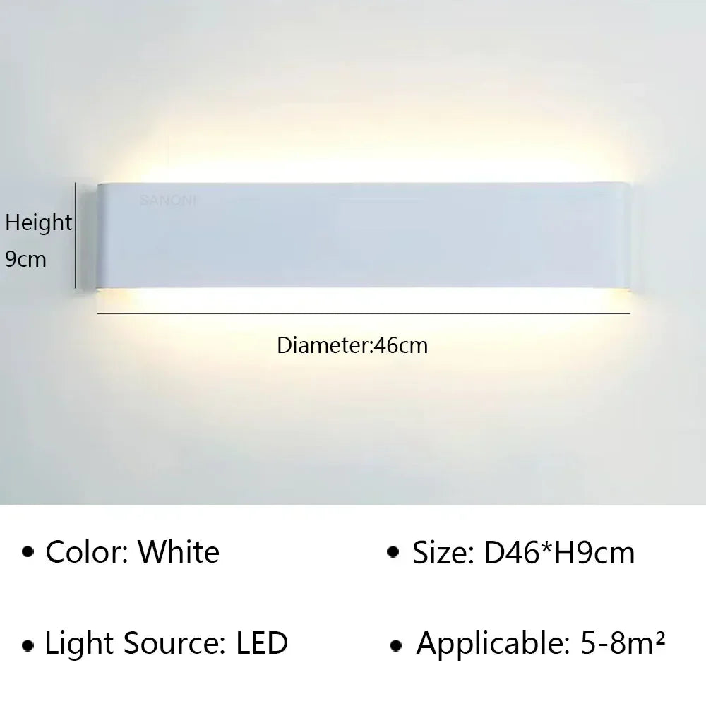 Aplique LED blanco minimalista, integración perfecta en paredes claras.