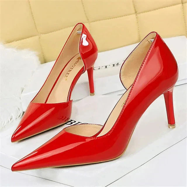 Zapatos de fiesta tacón alto con laterales descubiertos, estilo moderno y muy femenino para eventos.