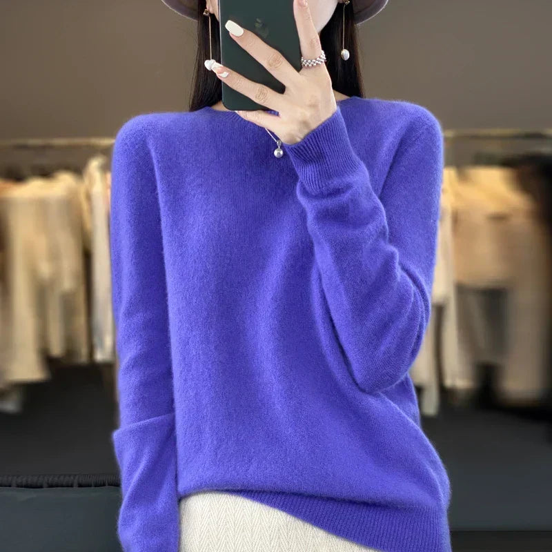 Moda femenina: suéter delgado y cálido de manga larga. Jersey de cuello redondo para un invierno elegante.