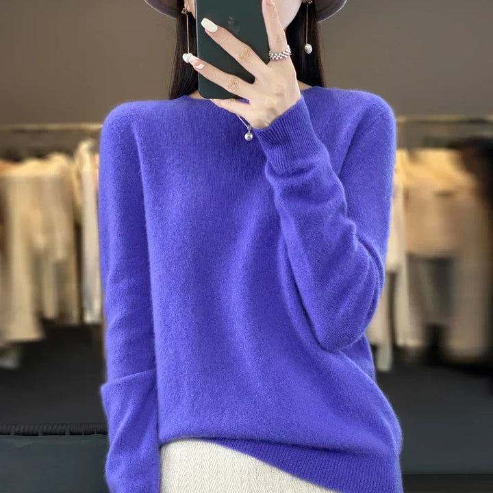 Moda femenina: suéter delgado y cálido de manga larga. Jersey de cuello redondo para un invierno elegante.