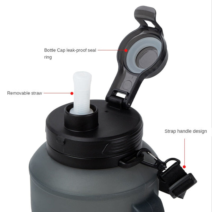 Hidrátate con esta botella de agua plegable de silicona en tu próxima aventura de camping, senderismo o viaje.
