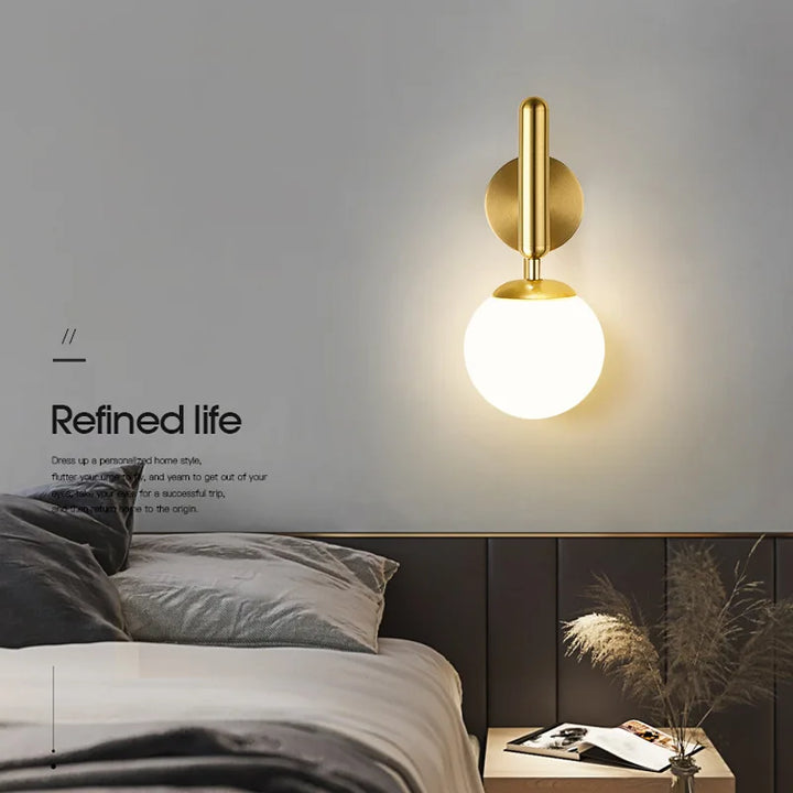 Detalle del aplique de pared LED moderno, acabado elegante ideal para decoración de hogar y luz interior.