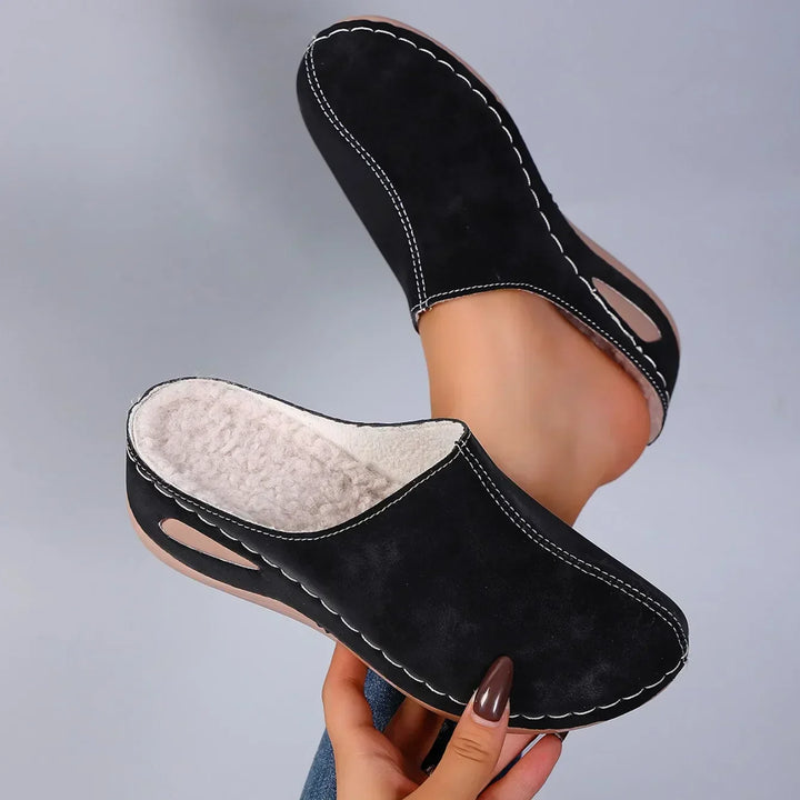 Zapatillas de mujer para casa, ortopédicas y confortables, ideales para el descanso y bienestar diario.