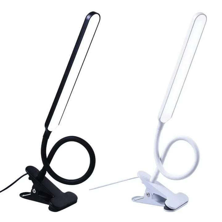 Lámpara LED con pinza regulable USB. Perfecta para lectura, escritorio o decoración del hogar. Luz amigable.