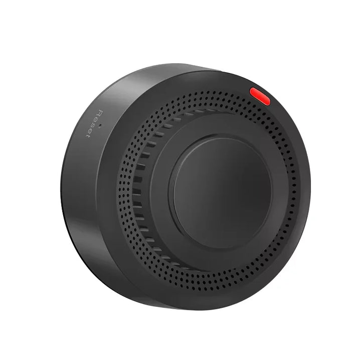 Seguridad moderna: detector de humo WiFi inteligente SafeSense para prevención de incendios.