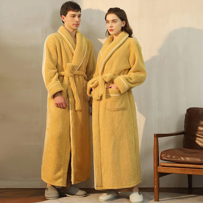 Bata de franela suave unisex para invierno, ideal para confort en el hogar.