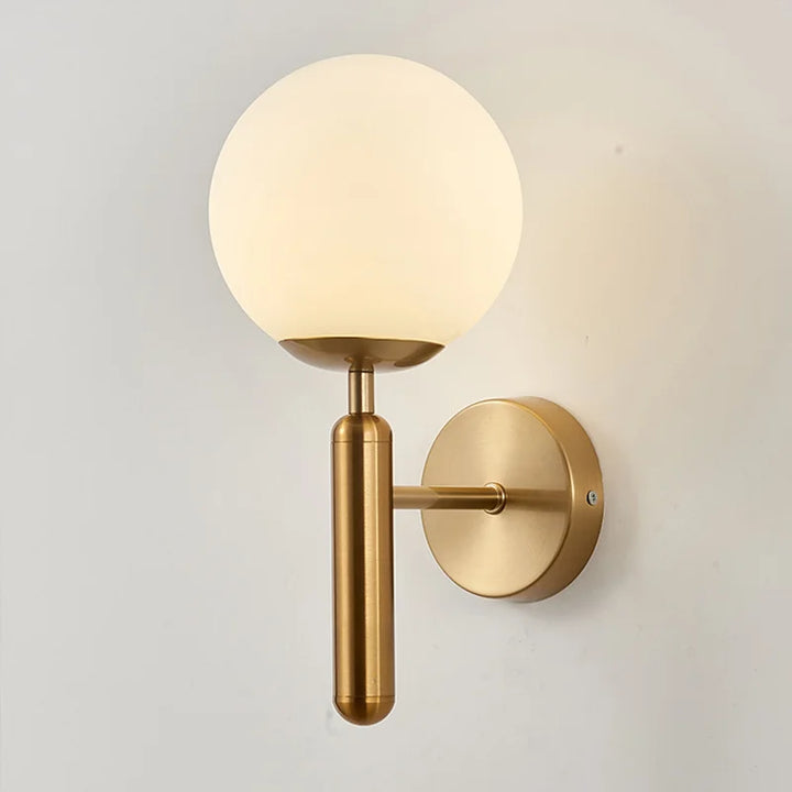 Aplique de pared LED moderno blanco, iluminación eficiente para sala de estar, diseño elegante y bajo consumo.