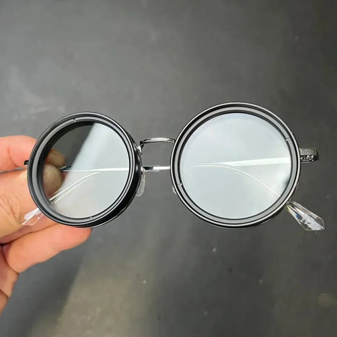 Estilosas gafas de sol retro con lentes negros, ligeras y protección UV para verano.
