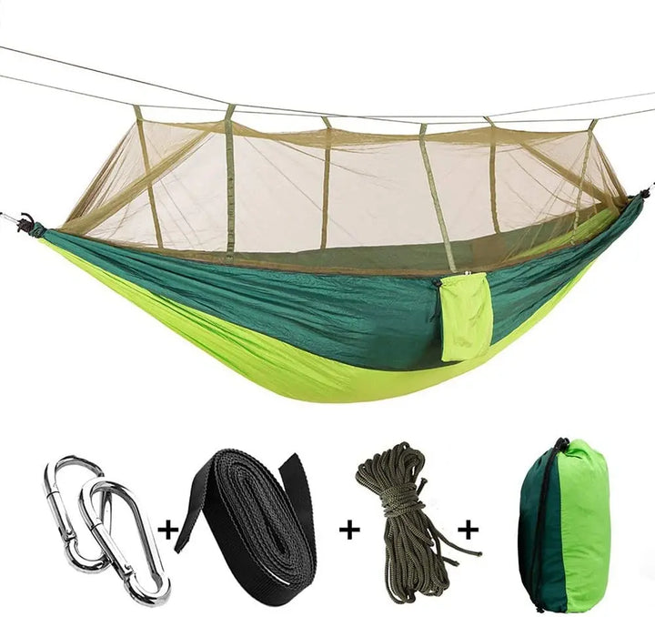 Hamaca ultraligera de camping con mosquitera, ideal para senderismo y viajes. Fácil de transportar.