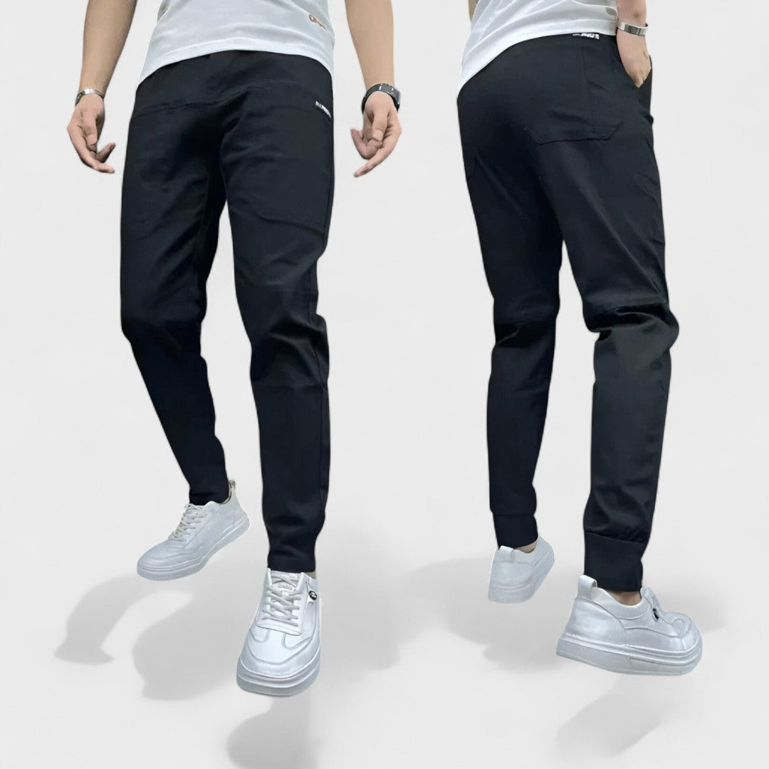 Pantalones cargo elásticos para hombre, estilo urbano moderno, color negro, ideal para look casual y cómodo.