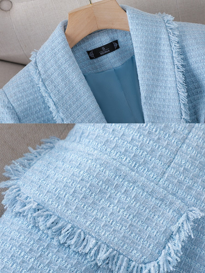 Blazer de moda para mujer, diseño elegante con flecos sutiles y modernos.