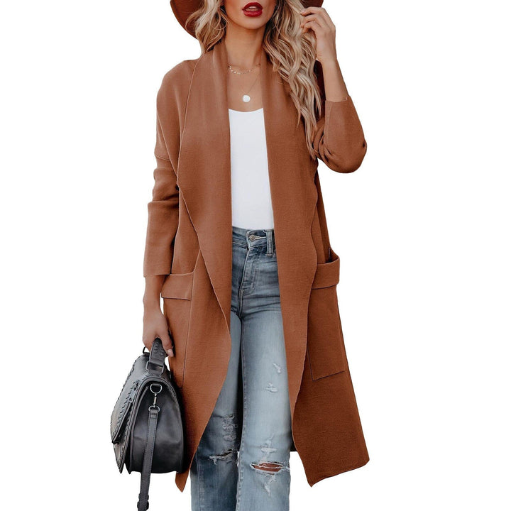 Cárdigan de punto elegante de mujer. Ideal para moda femenina, combinando estilo casual y confort diario.