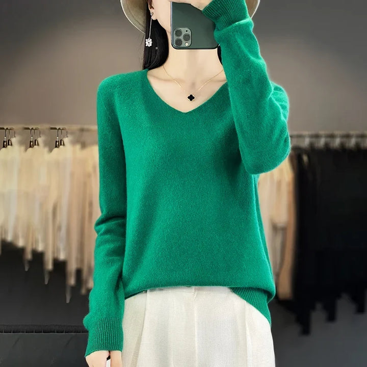 Suéter de mujer cuello V, ideal para un look casual pero distinguido.