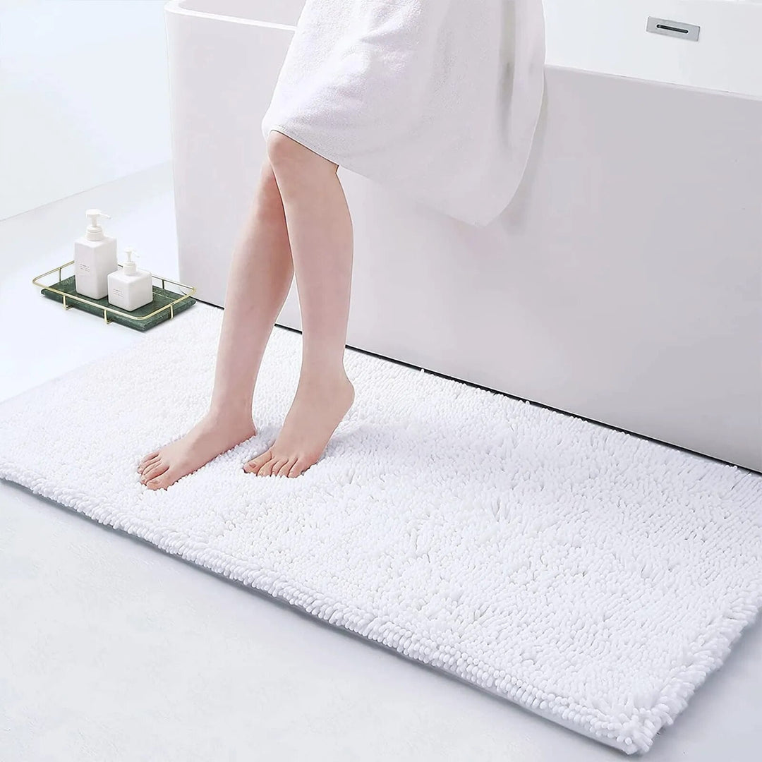 Confortable alfombra de baño súper absorbente. Diseño moderno y antideslizante para tu seguridad.