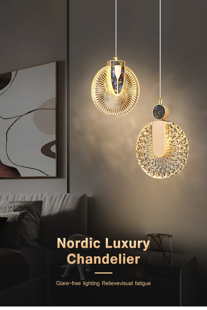 Cristal y dorado: lámpara colgante LED redonda, ilumina tu comedor con estilo.