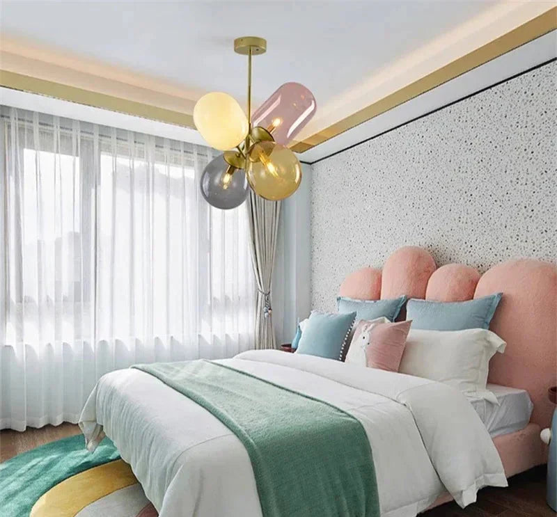 Lámpara colgante floral estilo vitral, iluminación LED para decoración de hogar, diseño artístico de vidrio.