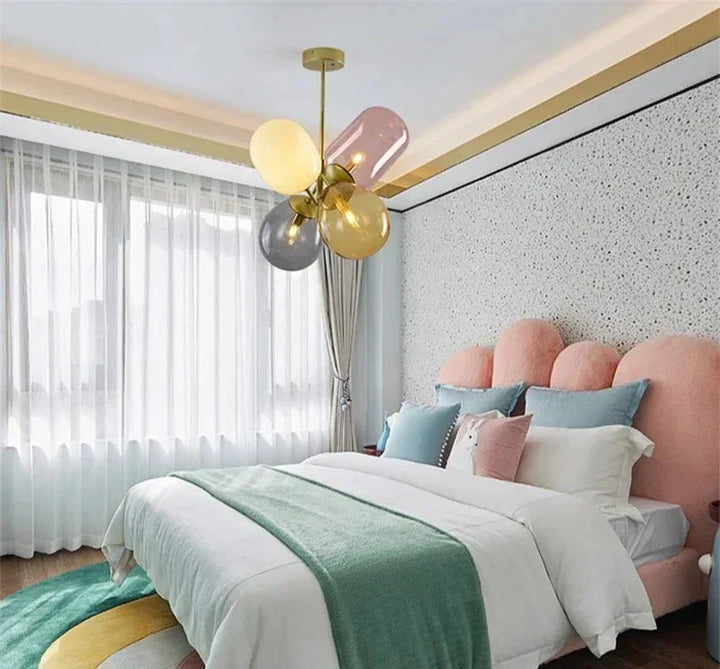 Lámpara colgante floral estilo vitral, iluminación LED para decoración de hogar, diseño artístico de vidrio.