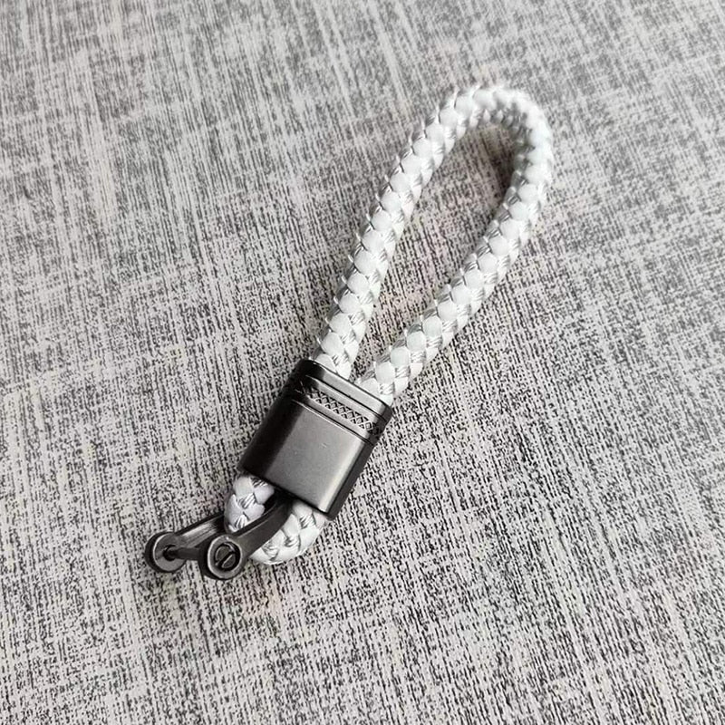 Llavero elegante y seguro, con diseño trenzado para todas tus llaves de coche, un must-have.