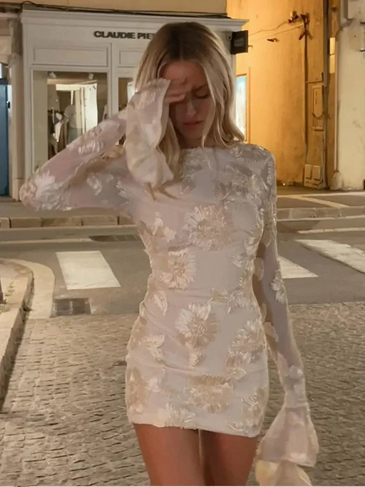 Vestido mini de manga larga para mujer, elegante y ajustado, ideal para fiesta o noche.