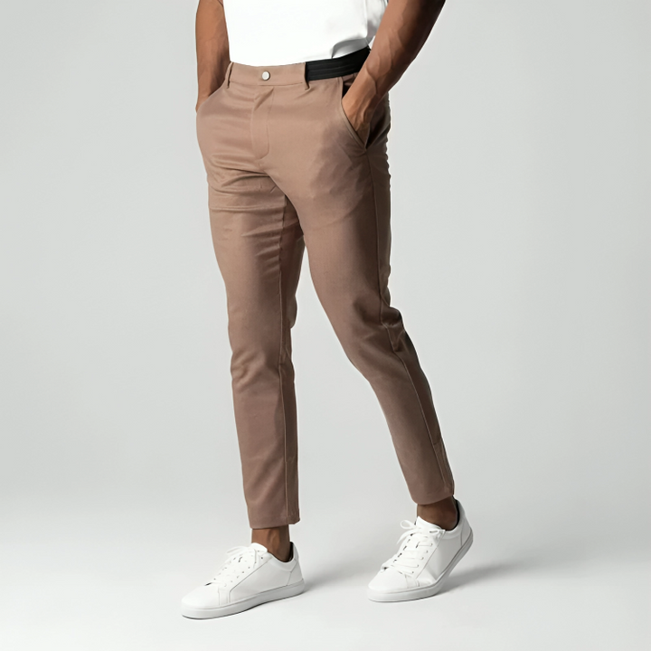Chinos elásticos, confort superior y estilo moderno para hombre. Pantalones versátiles, perfectos para uso diario.