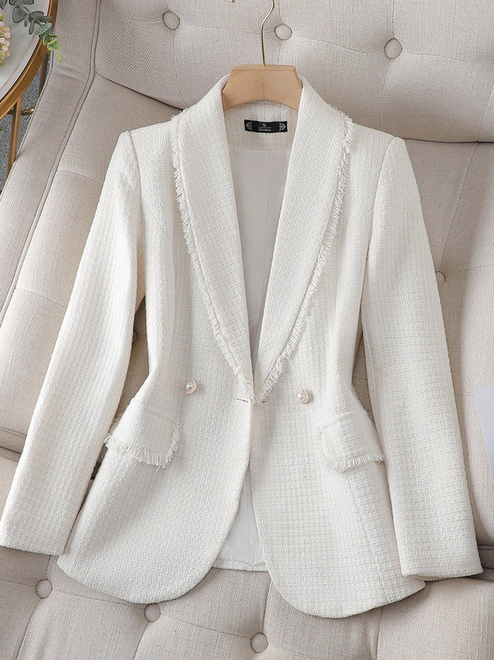 Blazer de flecos para mujer, perfecto para primavera y estilo bohemio elegante.