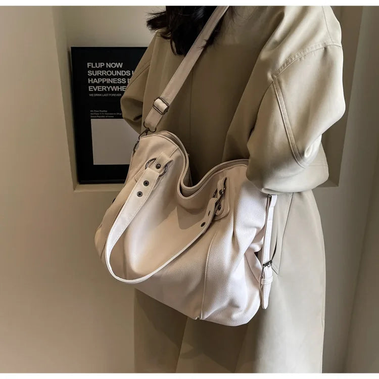 Bolso de mujer marrón, cuero suave. Gran capacidad, perfecto para organizar tus esenciales diarios.