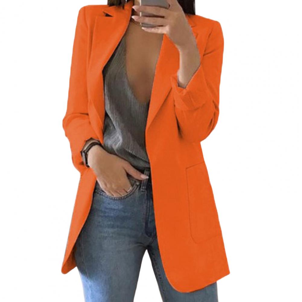 Blazer de moda para mujer con diseño entallado que realza la figura. Chaqueta perfecta para primavera.