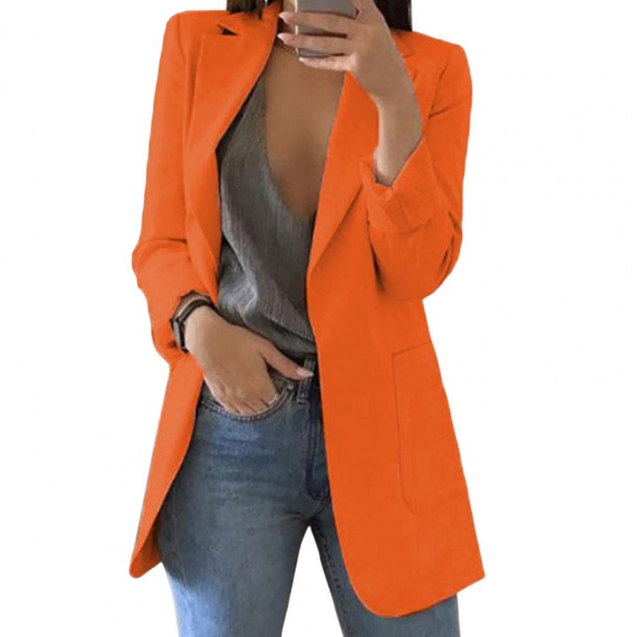 Blazer de moda para mujer con diseño entallado que realza la figura. Chaqueta perfecta para primavera.