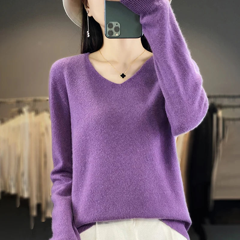 Pullover de mujer manga larga, cuello V, ideal para combinar con looks versátiles.