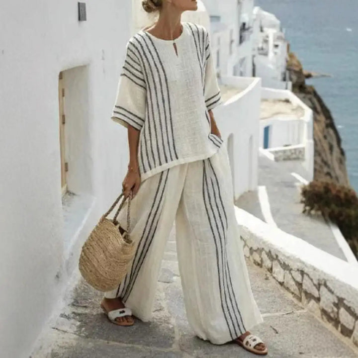 Blusa de rayas transpirable con manga corta, parte del conjunto de verano dos piezas para mujer.