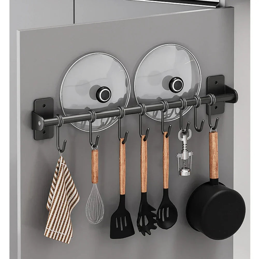 Estante de cocina negro para pared con 6 ganchos, organiza sartenes, espátulas y cucharones, estilo moderno.