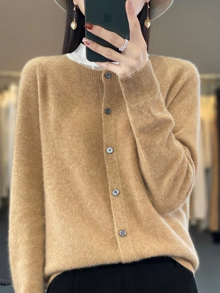 Cárdigan de punto fino para mujer, ajuste estilizado, cuello redondo, cómodo para el día a día.
