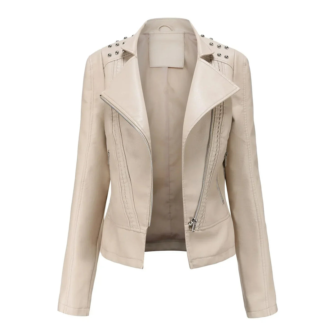 Chaqueta negra ajustada de mujer, estilo atemporal, perfecta para vestir o casual invernal.