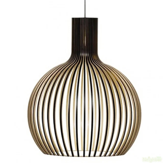 Iluminación ajustable: lámpara de techo con jaula de madera, estilo rústico.