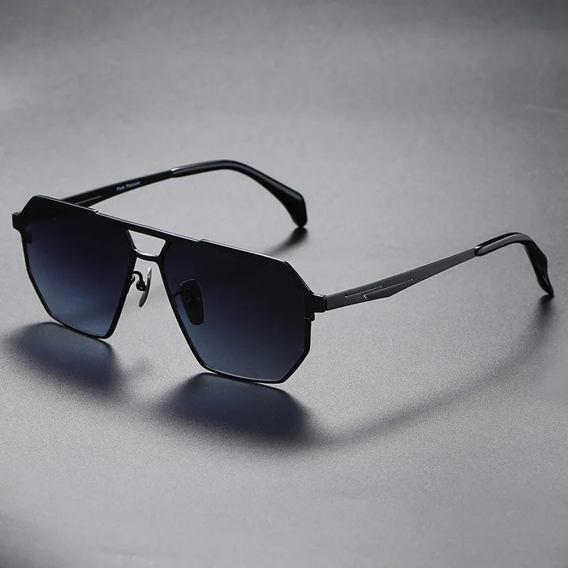 Gafas de sol unisex, estilo aviador clásico. Montura de titanio, lentes polarizadas UV400, gran comodidad.