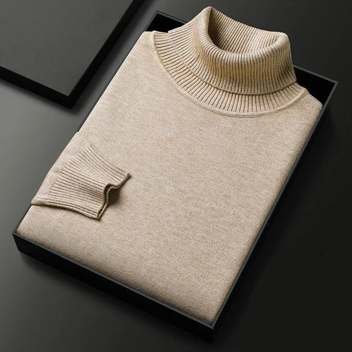 Jersey cuello alto para hombre en color gris. Estilo clásico y cálido, perfecto para la moda de invierno.