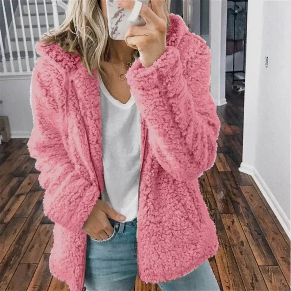 Capucha de chaqueta de invierno para mujer, ajustable y cálida, ofrece protección y estilo funcional.