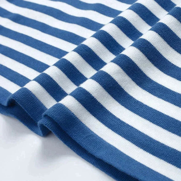 Suéter elegante y cómodo para mujer, prenda versátil de moda femenina con cuello redondo.