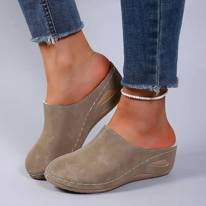 Calzado interior ergonómico para mujer, zapatillas confortables con soporte ortopédico para el hogar.