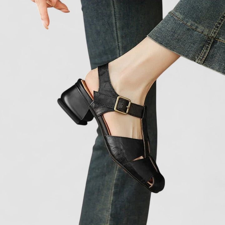 Zapatos Mary Jane ortopédicos de cuero negro para mujer, diseño clásico y elegante.