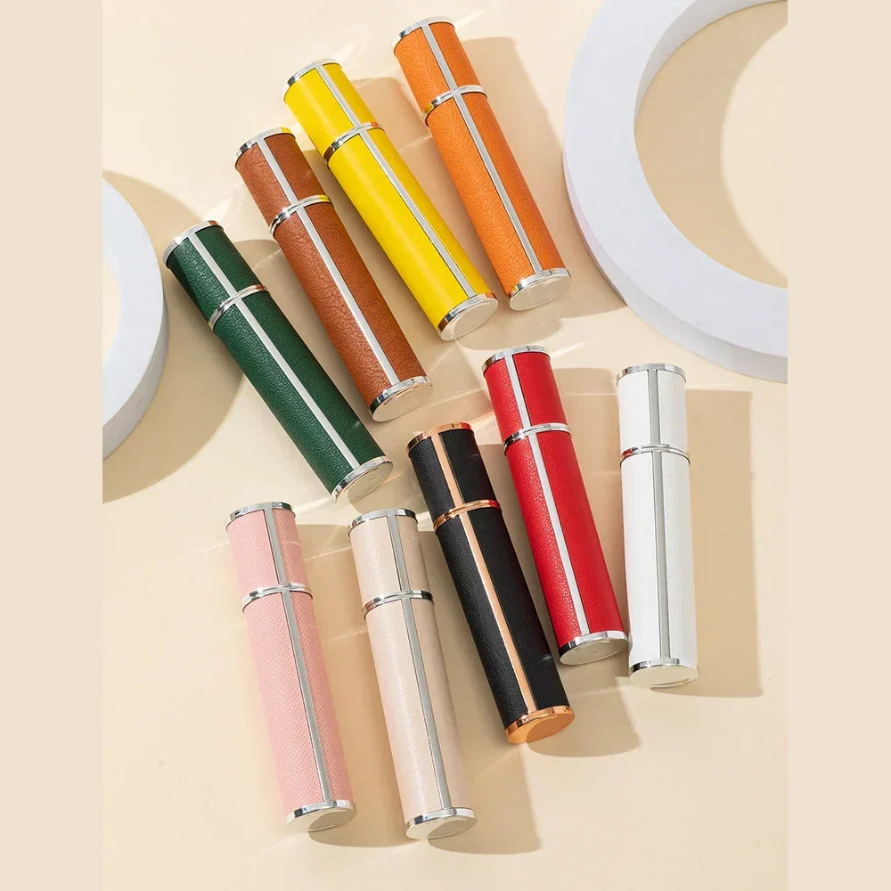 Compacto dispensador recargable de perfume 10ml, ideal para llevar en el equipaje de mano.