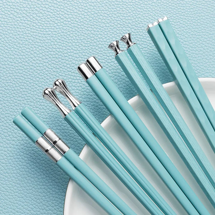 Set de 5 pares de palillos de lujo con diseños sofisticados. Utensilios de mesa elegantes para cena.