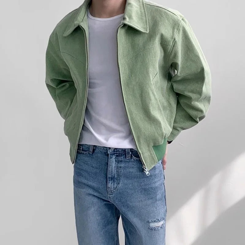 Chaqueta vintage de hombre, cremallera, estilo elegante y retro. Perfecta para moda masculina casual y versátil.