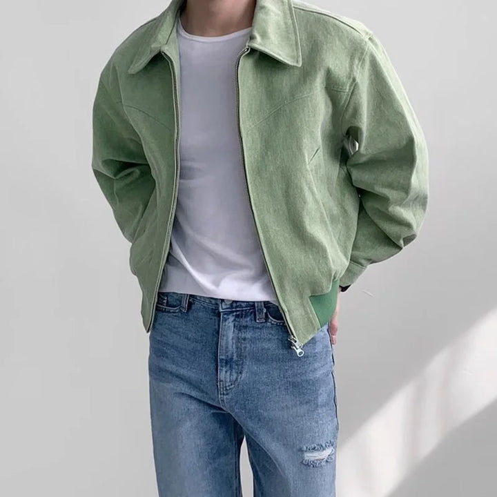 Chaqueta vintage de hombre, cremallera, estilo elegante y retro. Perfecta para moda masculina casual y versátil.