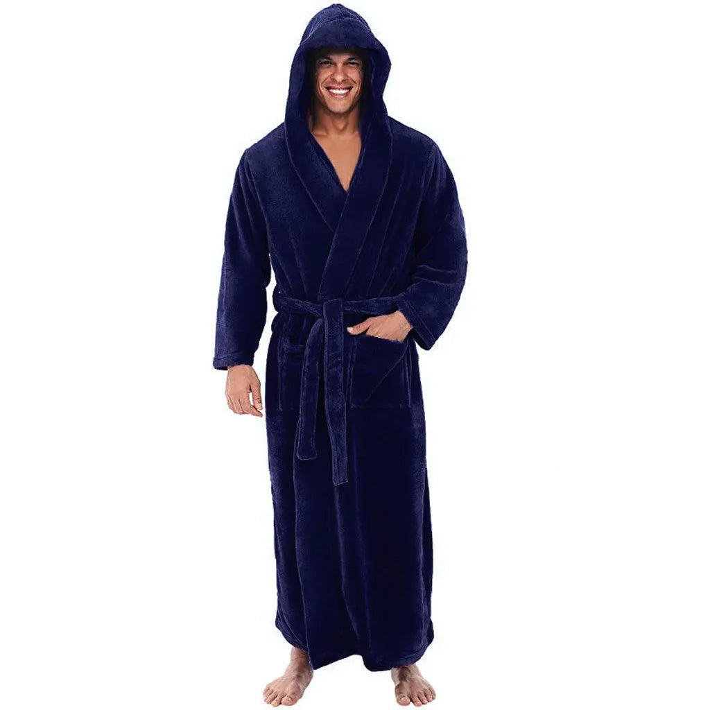 Bata loungewear con capucha para hombre, casual y confortable, ideal para relajarse después de la ducha.